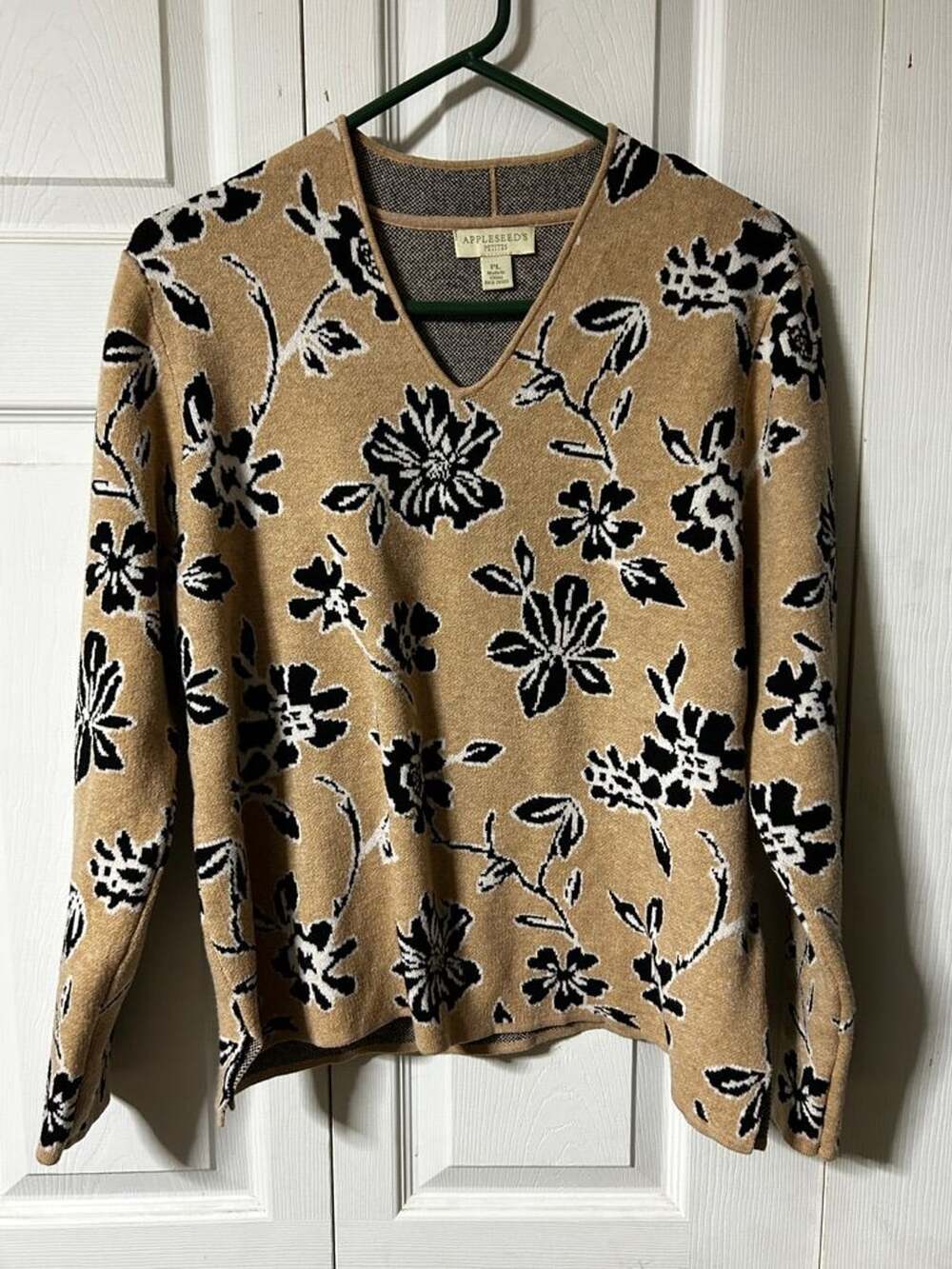 Appleseed's Petites Sweater Size PL Tan Black Floral V-Neck